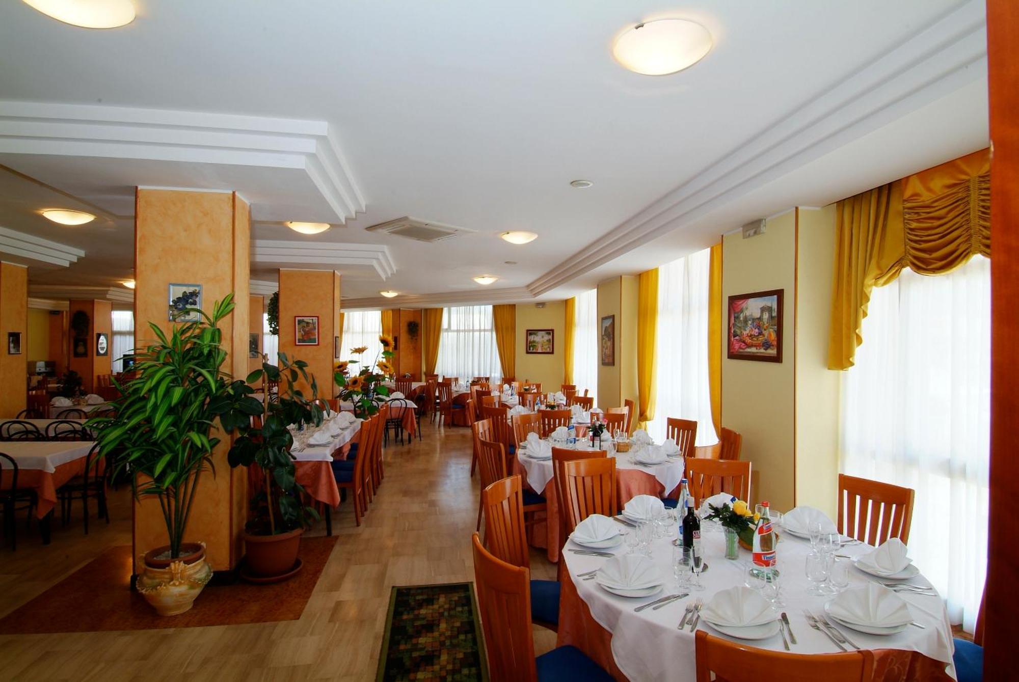 Grand Eurhotel Montesilvano Marina Exterior foto