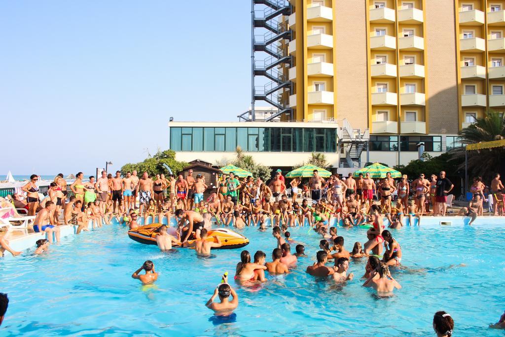 Grand Eurhotel Montesilvano Marina Exterior foto