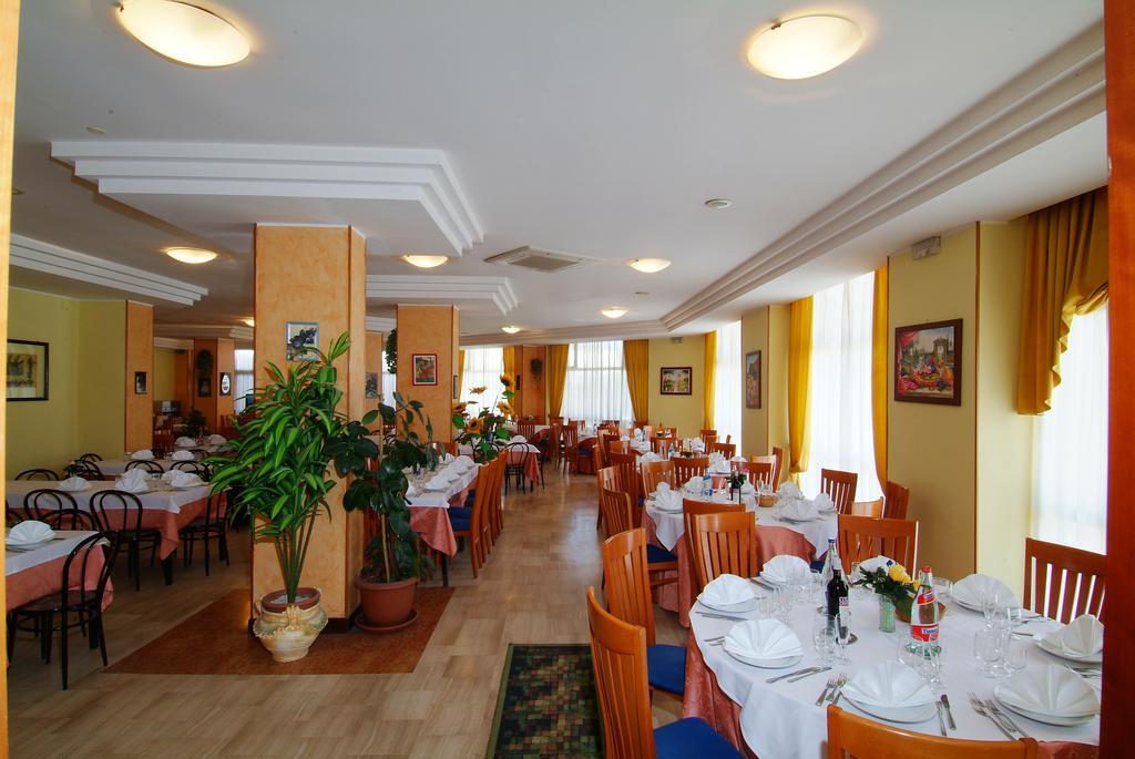 Grand Eurhotel Montesilvano Marina Exterior foto