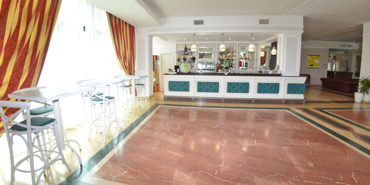 Grand Eurhotel Montesilvano Marina Exterior foto